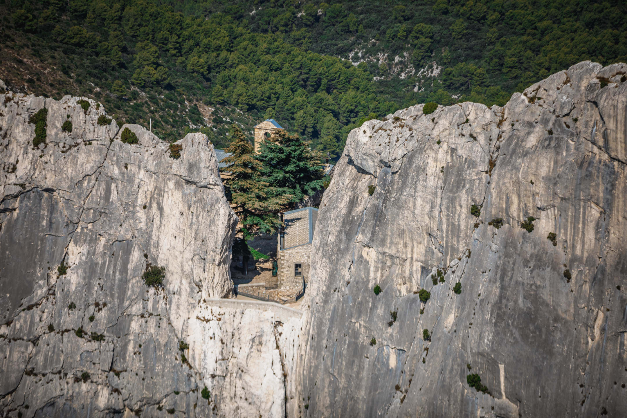 Evasion pédestre dans les montagnes de Provence -651ba15ae7c19: /